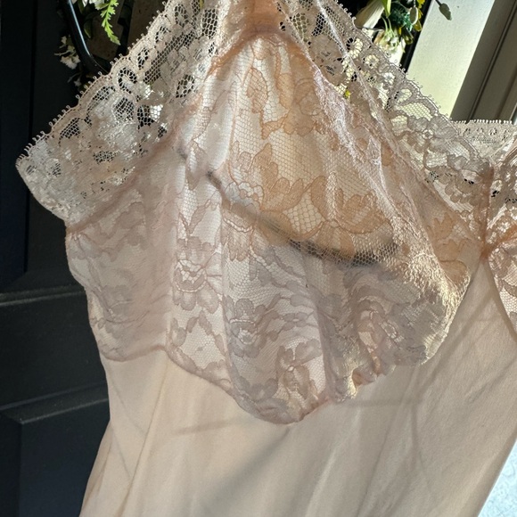 Vintage 1960s Elaborate Vanity Fair 38 T Pink Nylon Full Slip Formal 8” Lace - Picture 8 of 10